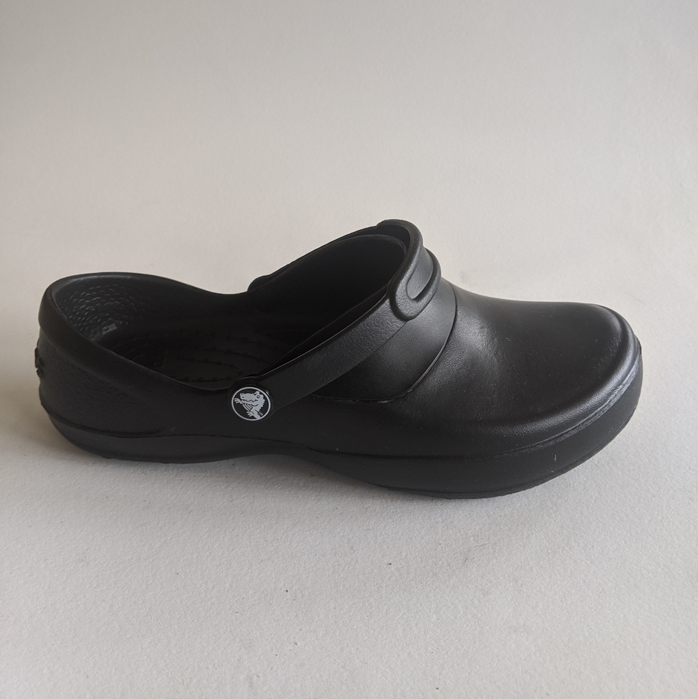 Work clogs, antislip sole size 7 - Crocs new with